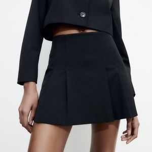 Zara Pleated Skort Mini Skirt/Shorts Size Small